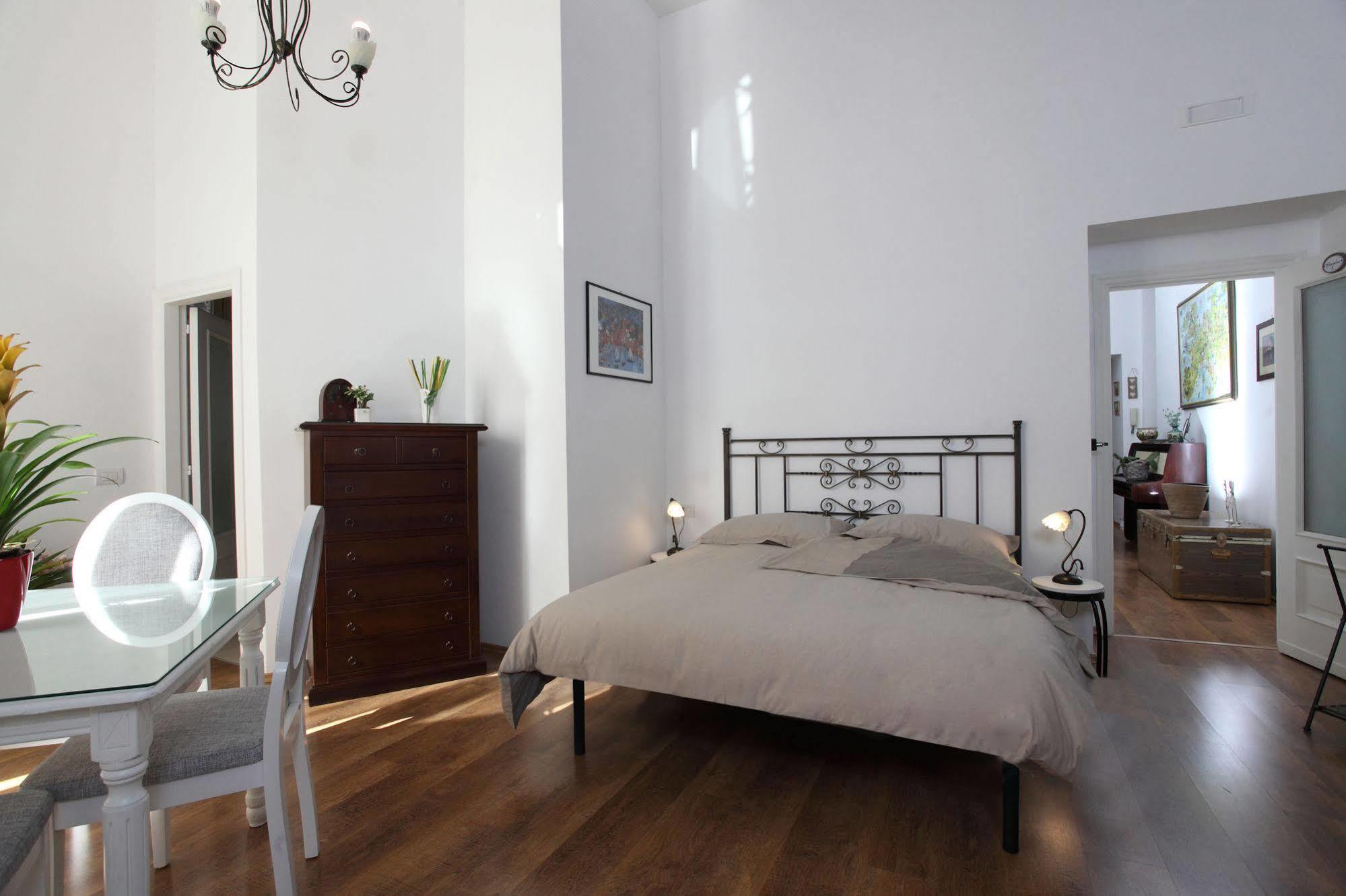 Napoli Pietrasanta Lt Bed & Breakfast Екстериор снимка