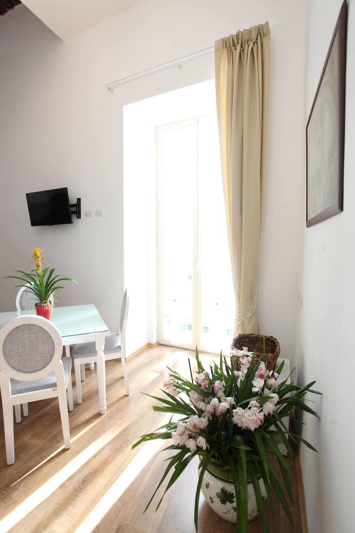 Napoli Pietrasanta Lt Bed & Breakfast Екстериор снимка
