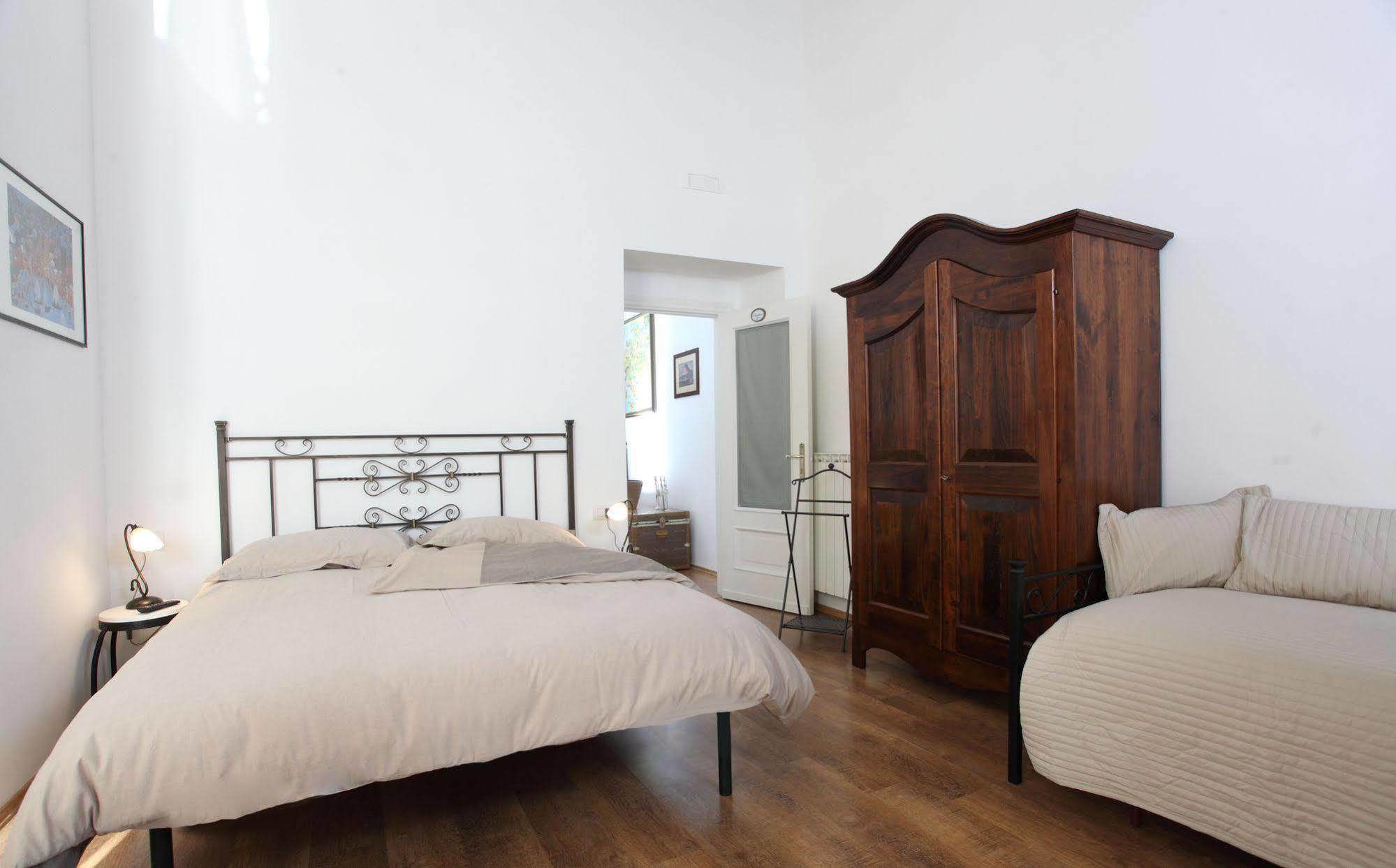 Napoli Pietrasanta Lt Bed & Breakfast Екстериор снимка
