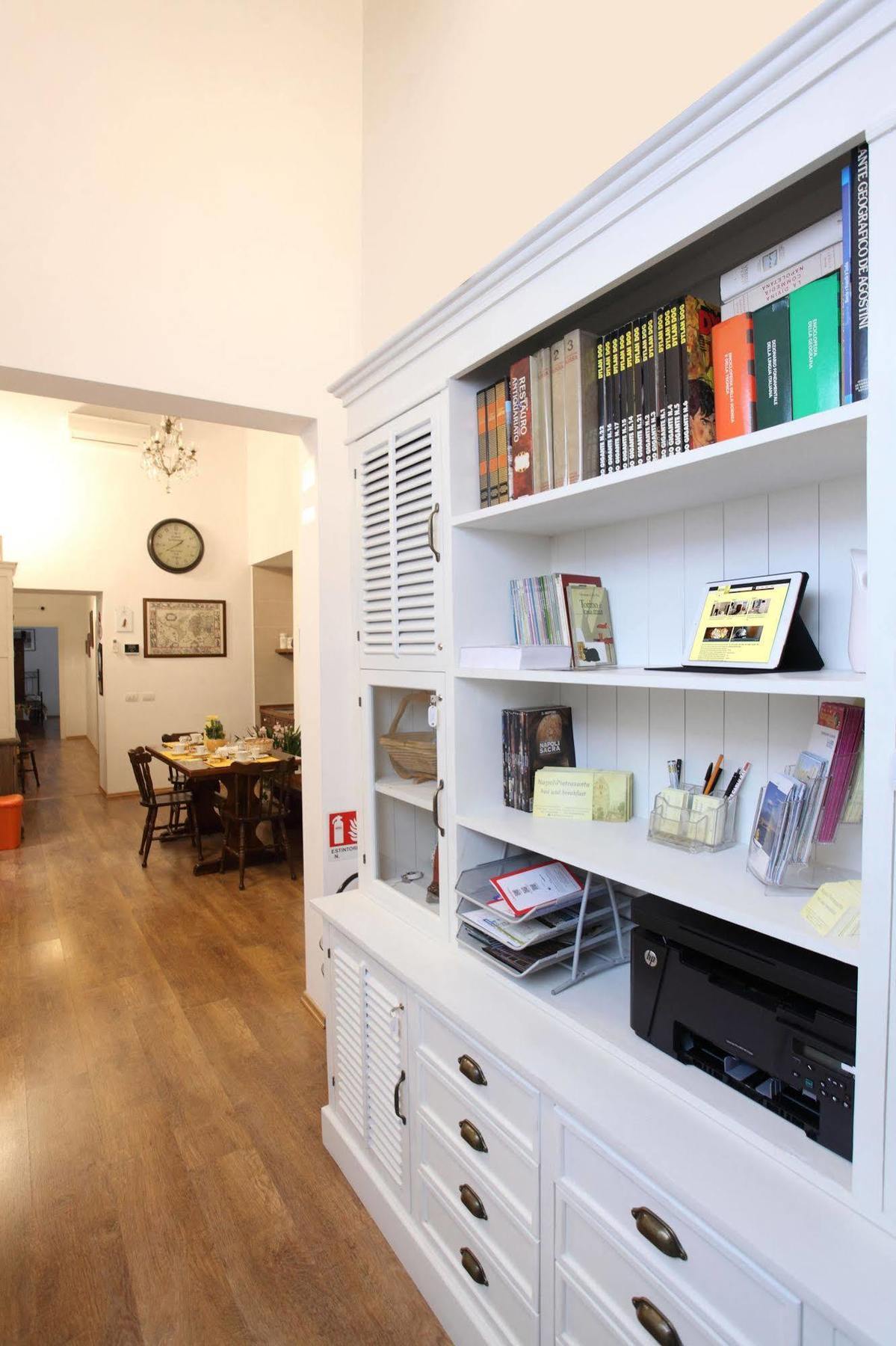 Napoli Pietrasanta Lt Bed & Breakfast Екстериор снимка